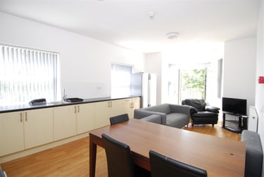 4 bed flat, 10 Lisson Grove, Mutley, Plymouth, PL47DN - Image 5